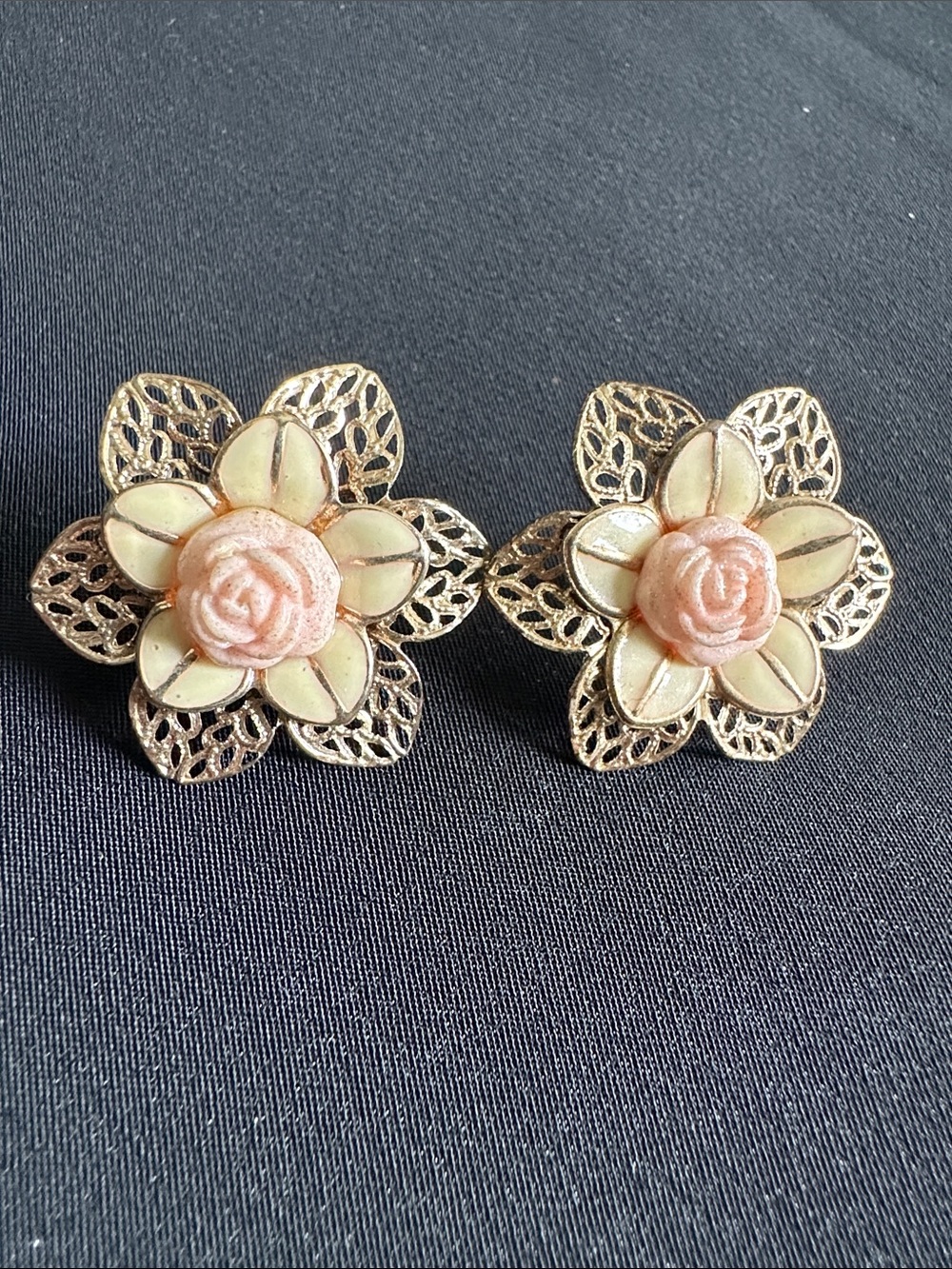 Vintage GUC floral earrings. Enamel petals & sparkly resin rose on goldtone